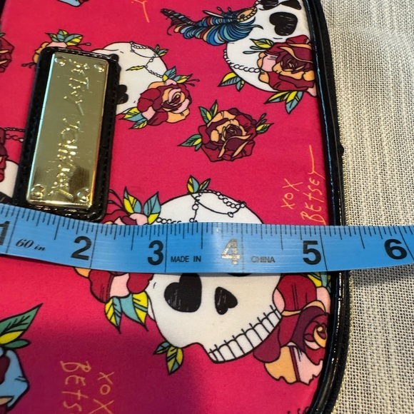 Betsey Johnson Pink Skull and Rose cosmetic Bag - Picture 7 of 11